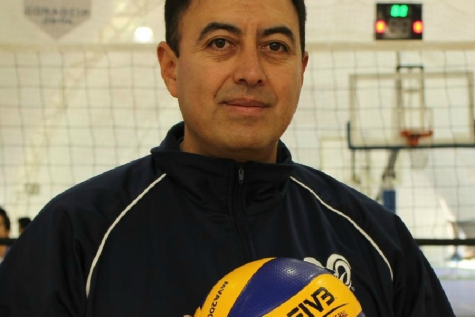Finaliza curso a entrenadores de voleibol