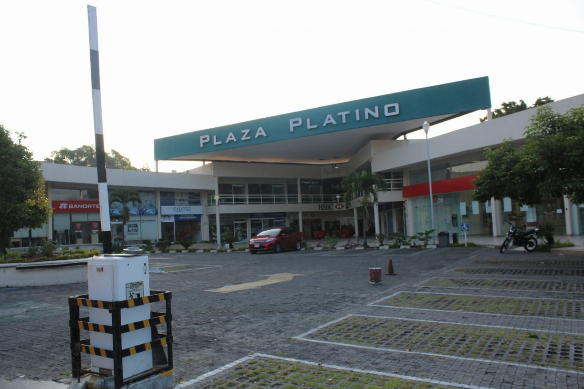 Efectuaron disparos en el estacionamiento de Plaza Platino, en Cantarranas