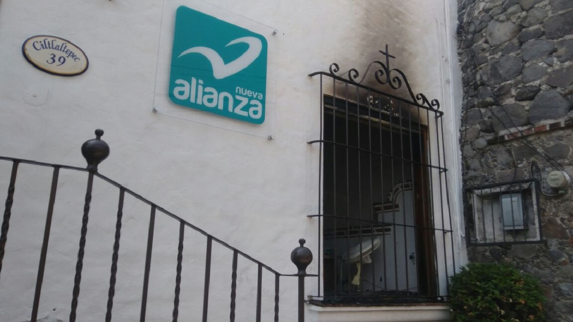 Incendian sede del Panal en Cuernavaca