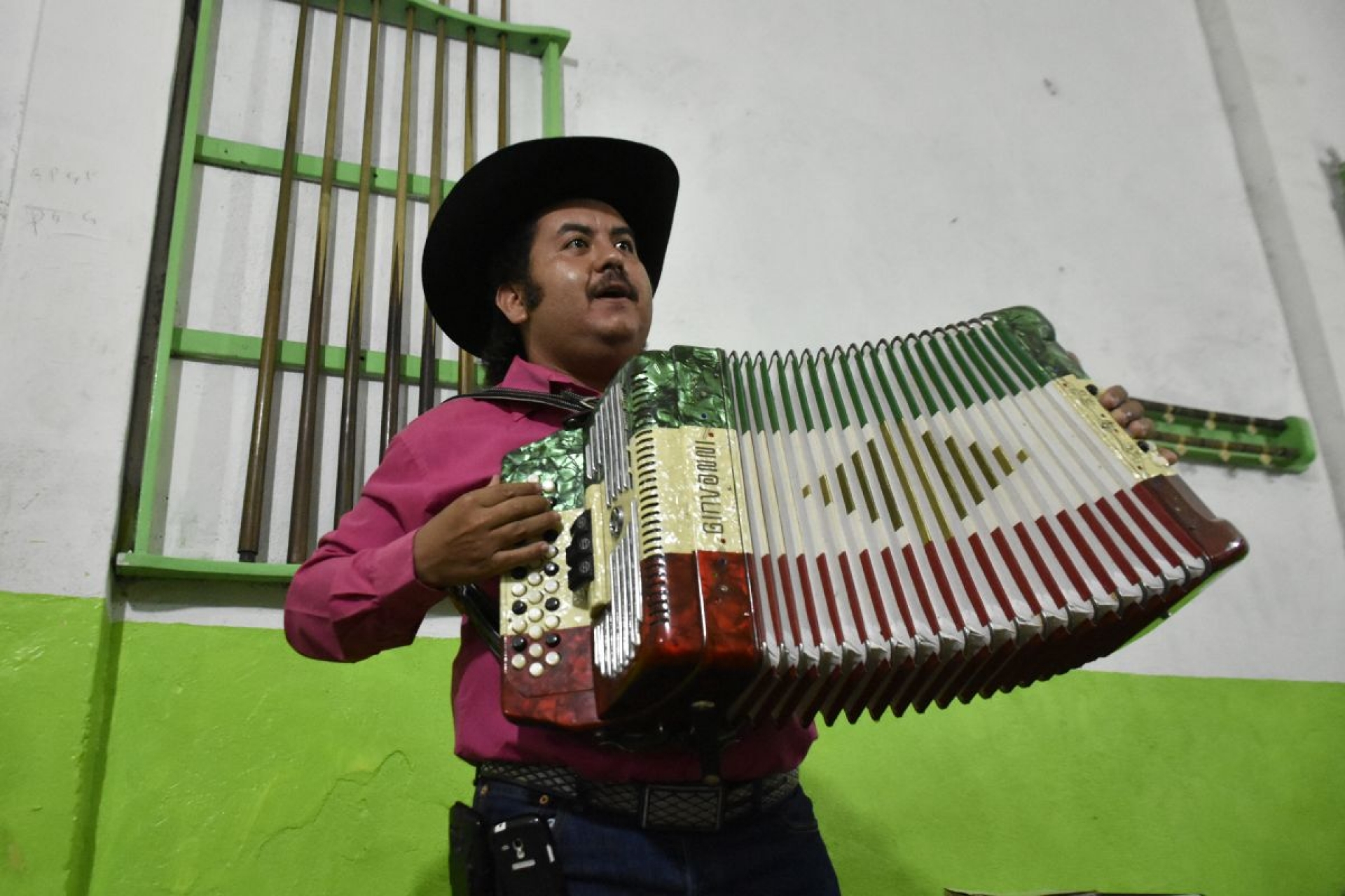 Compone León del Acordeón corrido a la Virgen Migrante de Chicago