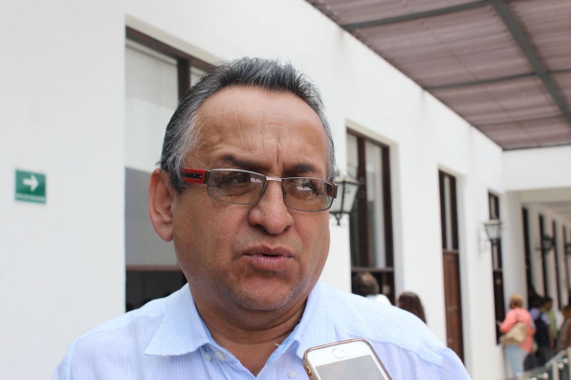 Piden dar legalidad a 300 taxis