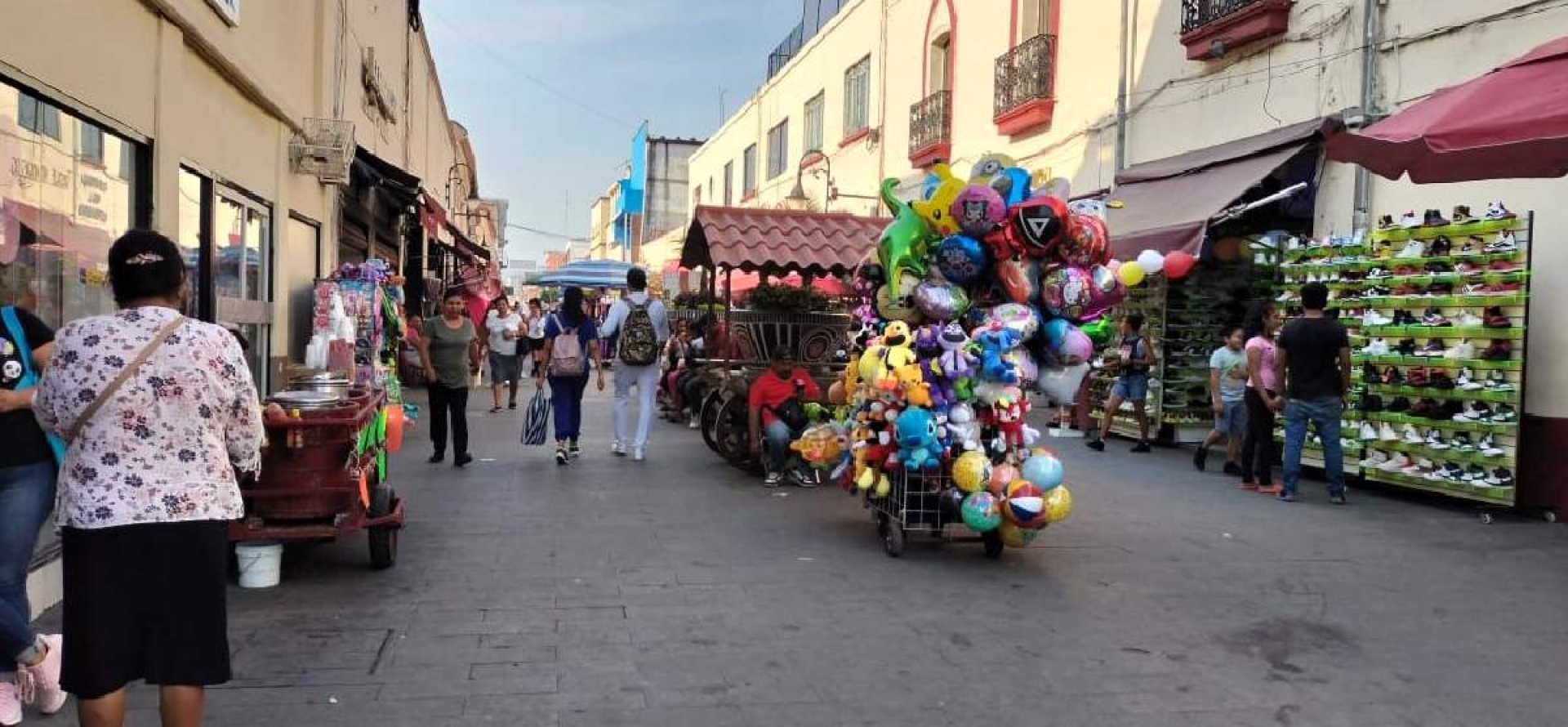 Regreso de ambulantes al zócalo afecta al comercio de Cuautla