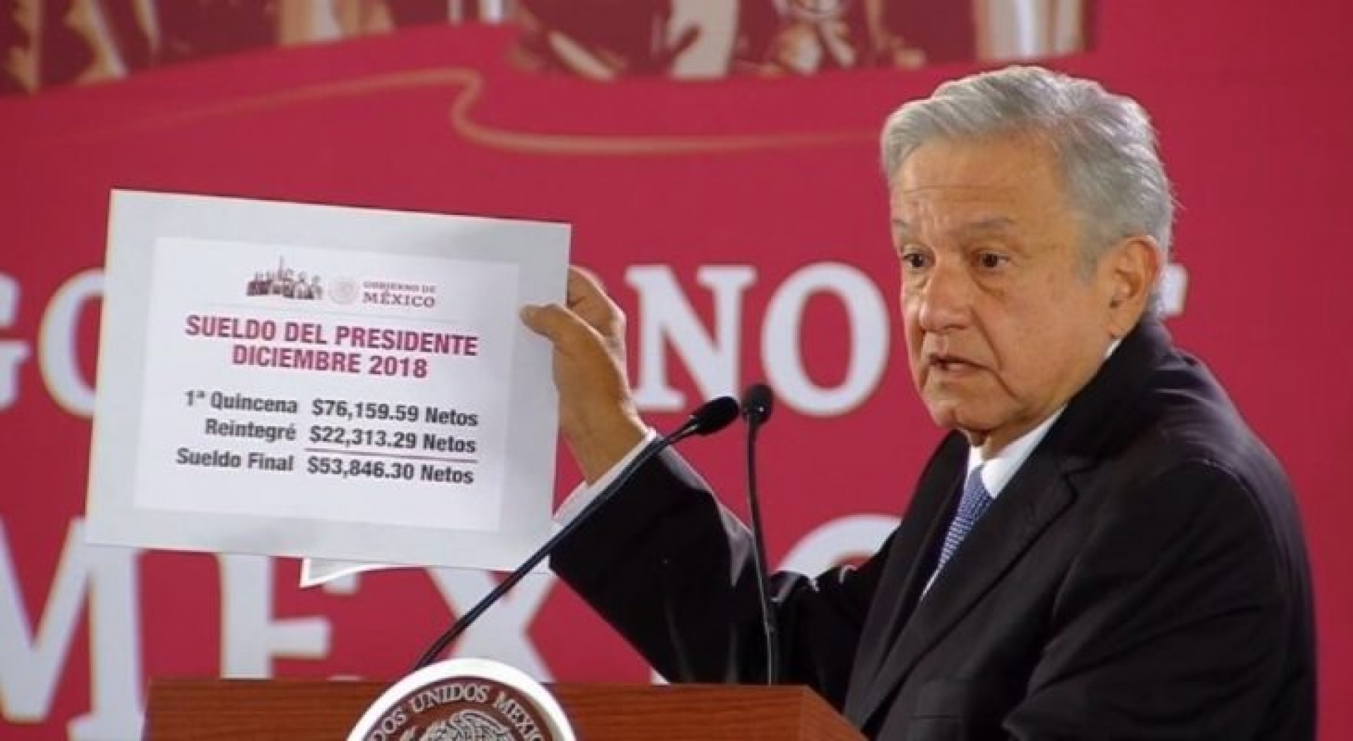 AMLO devuelve más de 22 mil pesos de su primera quincena como presidente (VIDEO)