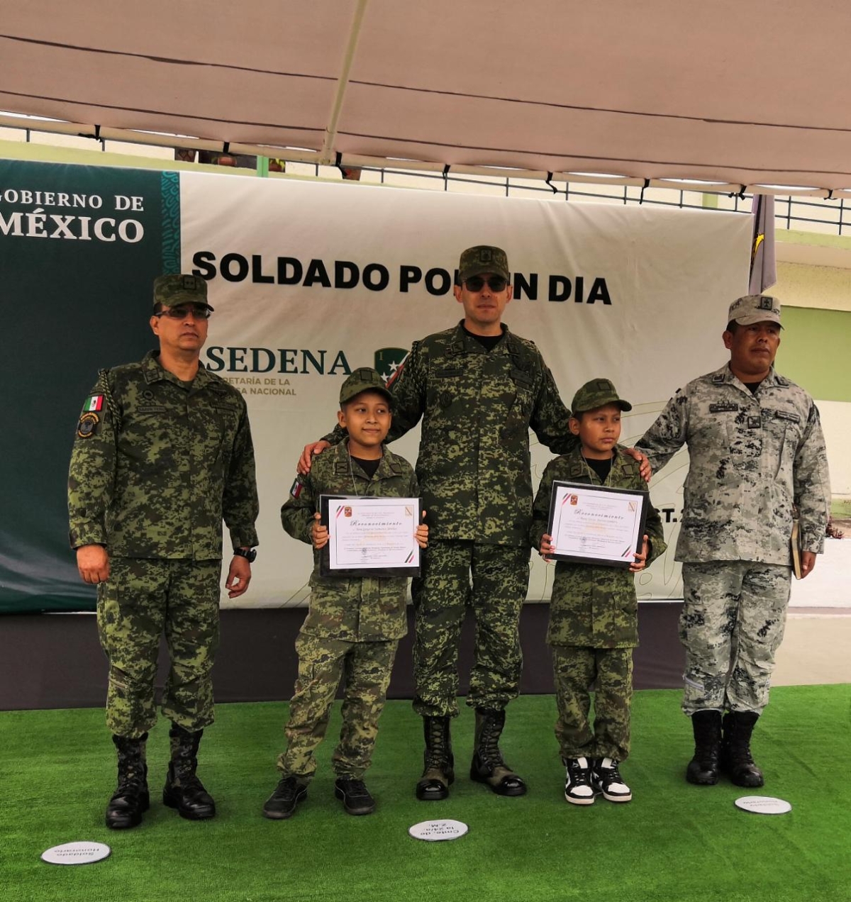 Juan Ignacio y René recibieron el reconocimiento 'Soldado por un día'