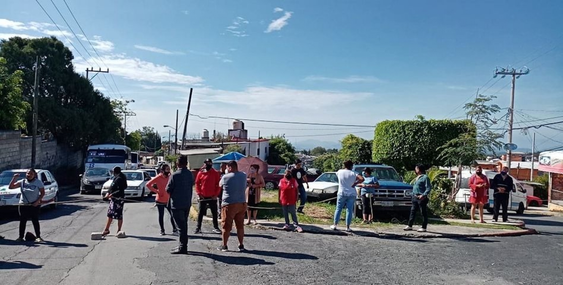 Se manifiestan vecinos de Chamilpa por la falta de agua potable