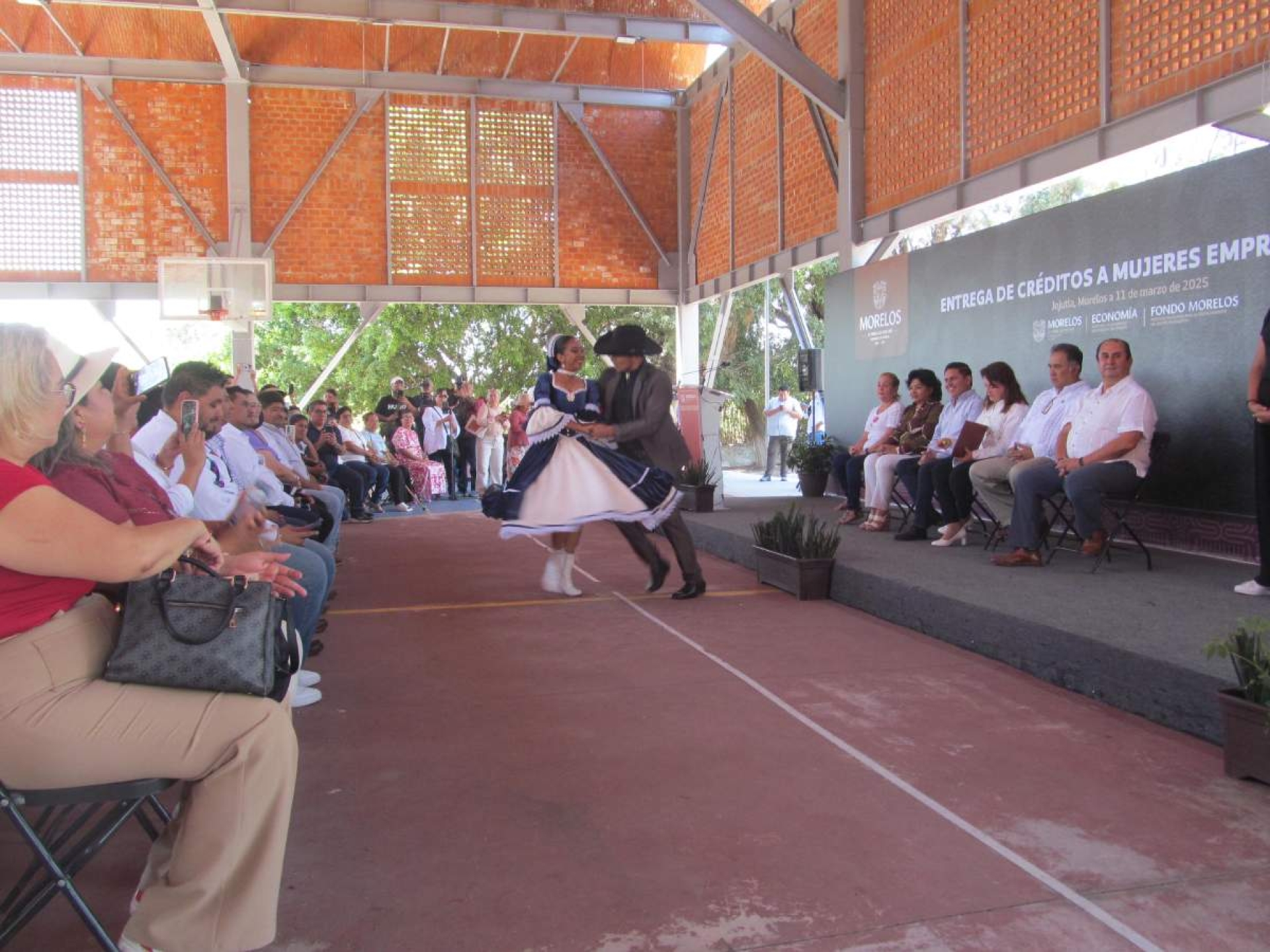 Entregan créditos de "Mujeres Emprendedoras" en Jojutla