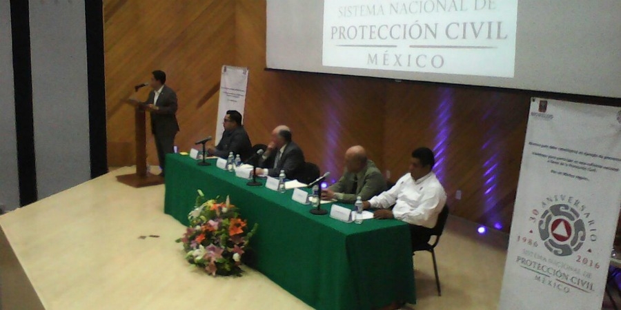 Se lleva a cabo la conferencia "Hospitales en los desastres naturales", en el INSP
