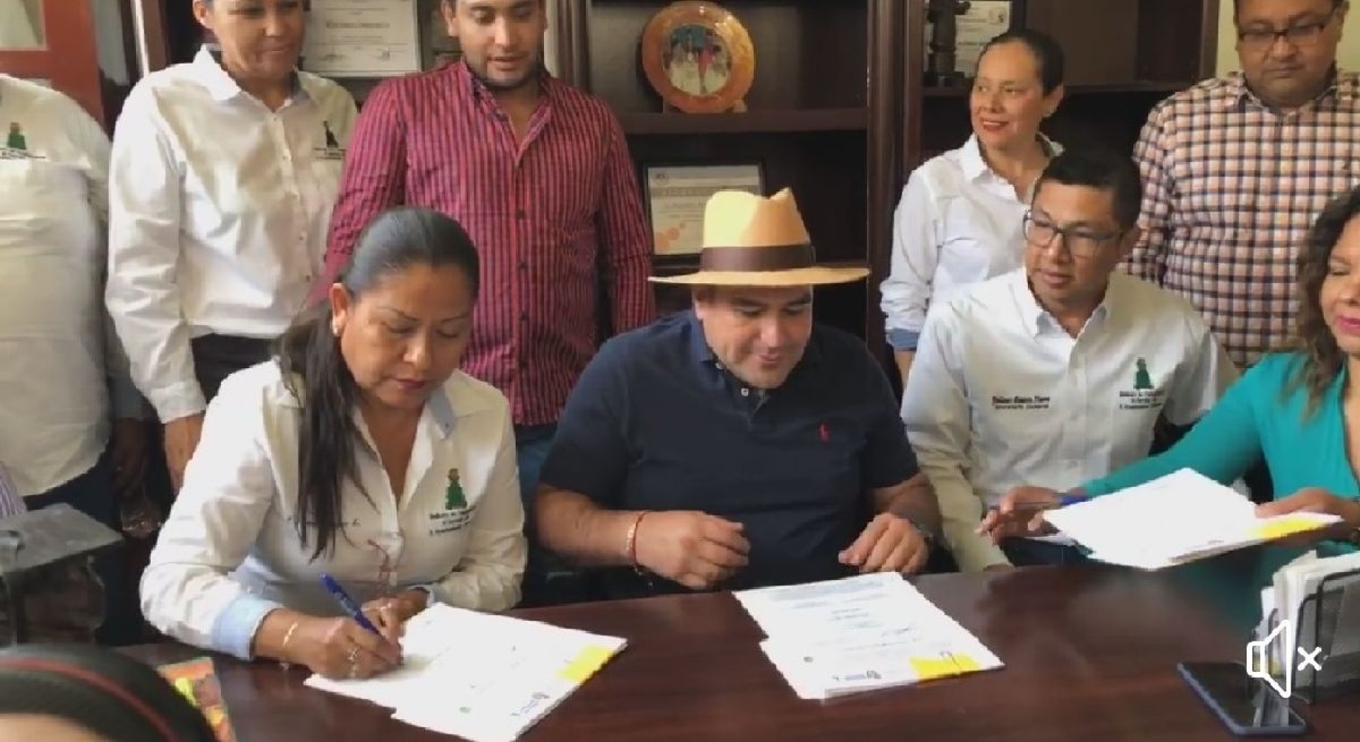 Alcalde de Yautepec firma convenio con sindicato de trabajadores municipales
