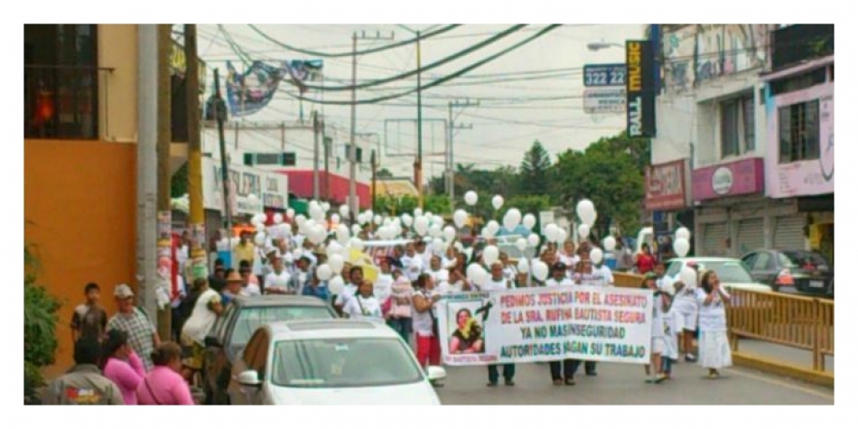 Marchan vecinos y comerciantes en Temixco para exigir paz y justicia