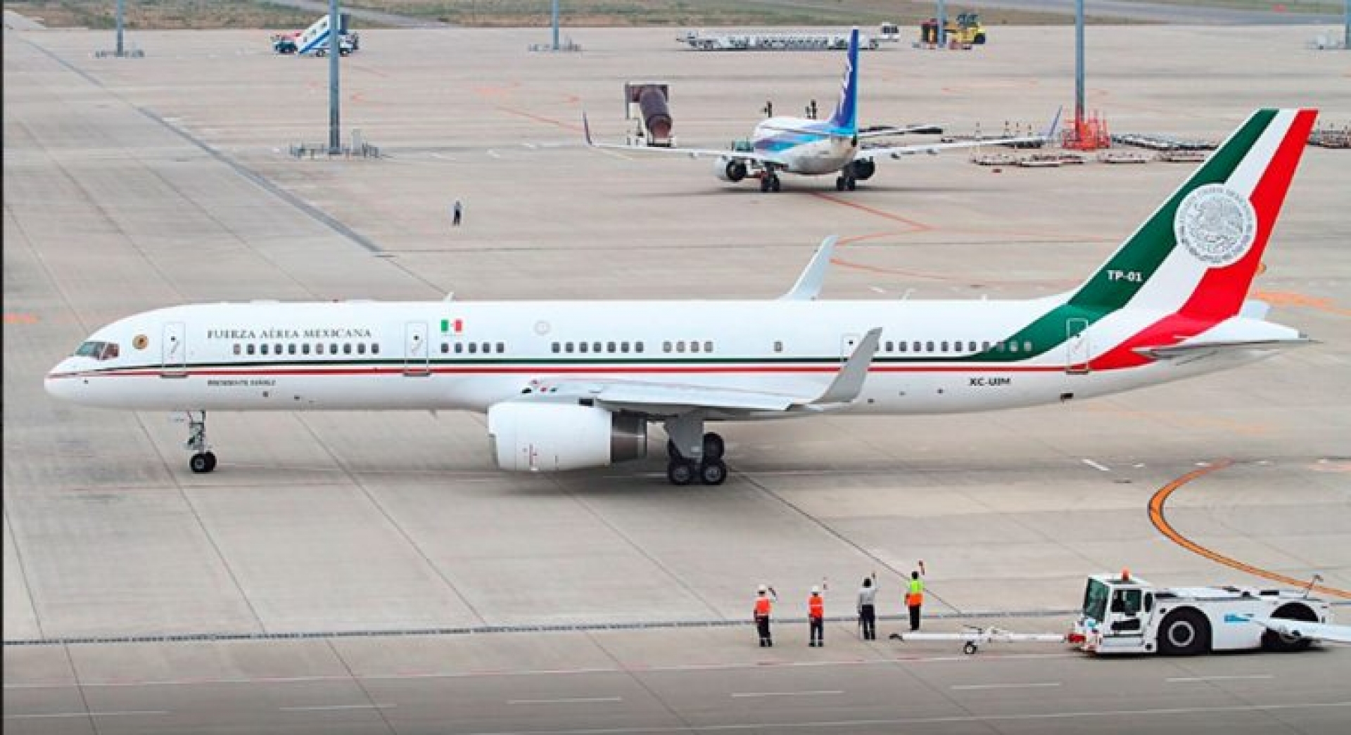 AMLO hará nueva subasta de aviones y helicópteros