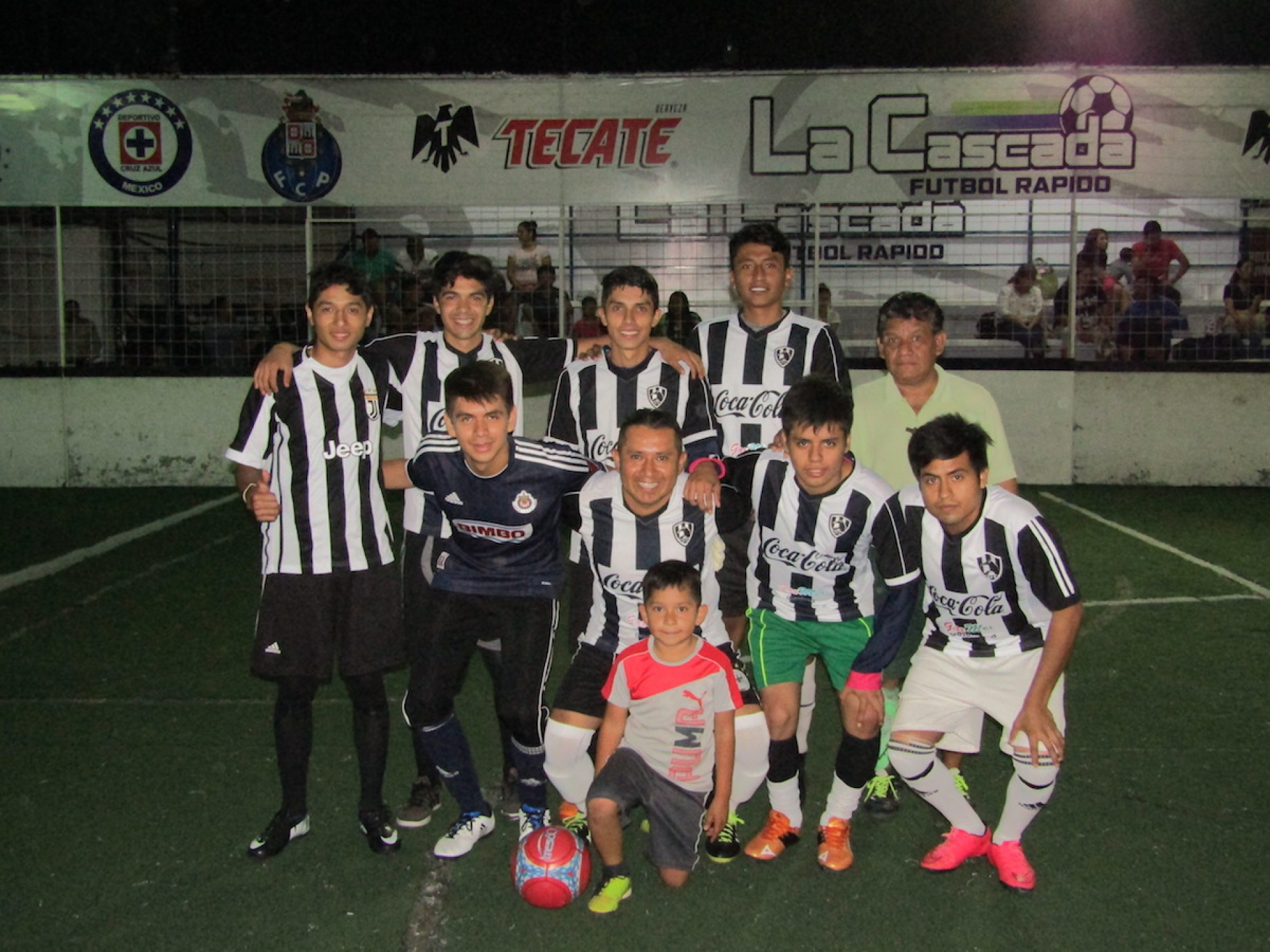 Cuervos levanta el título del Torneo de Copa de la Liga Semanal