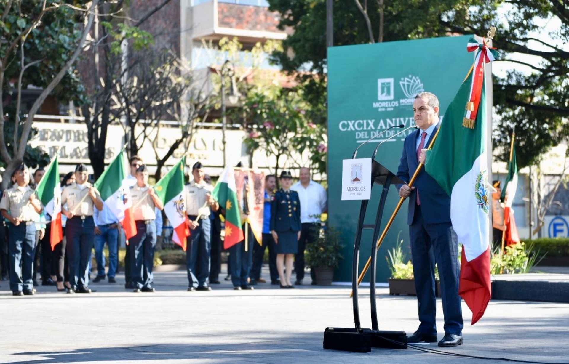 Preside gobernador ceremonia oficial de conmemoración del Día de la Bandera