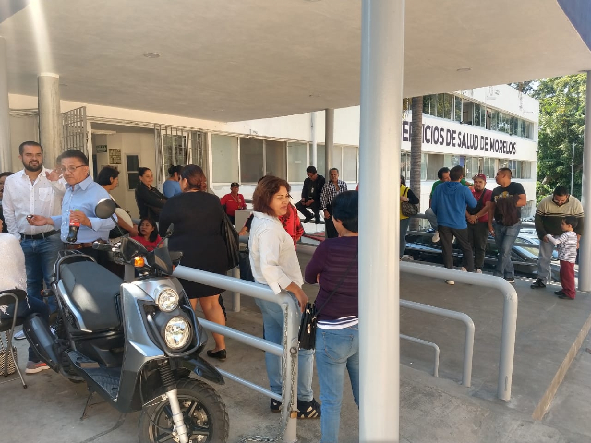 Trabajadores de SSM se manifiestan en demanda de pago de medidas de fin de año