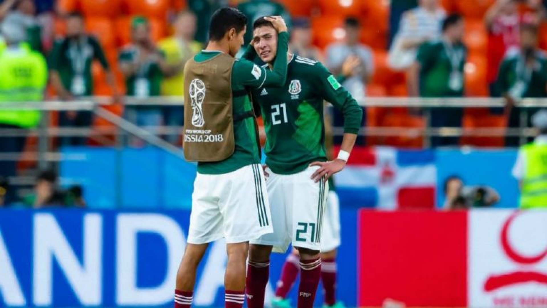 Edson Álvarez rompe en llanto tras autogol contra Suecia