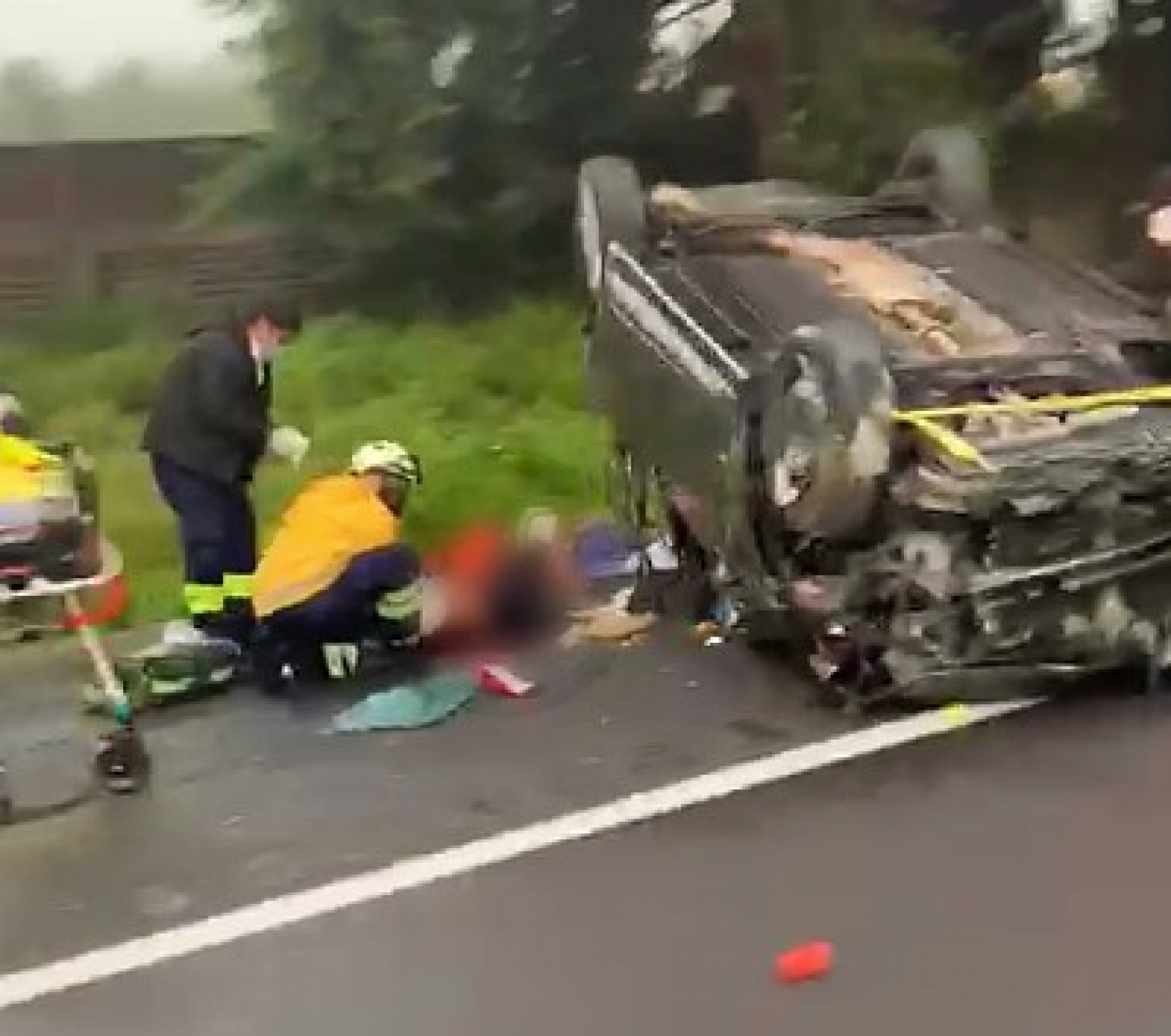 Dos lesionados tras volcar automóvil en la autopista México-Cuernavaca