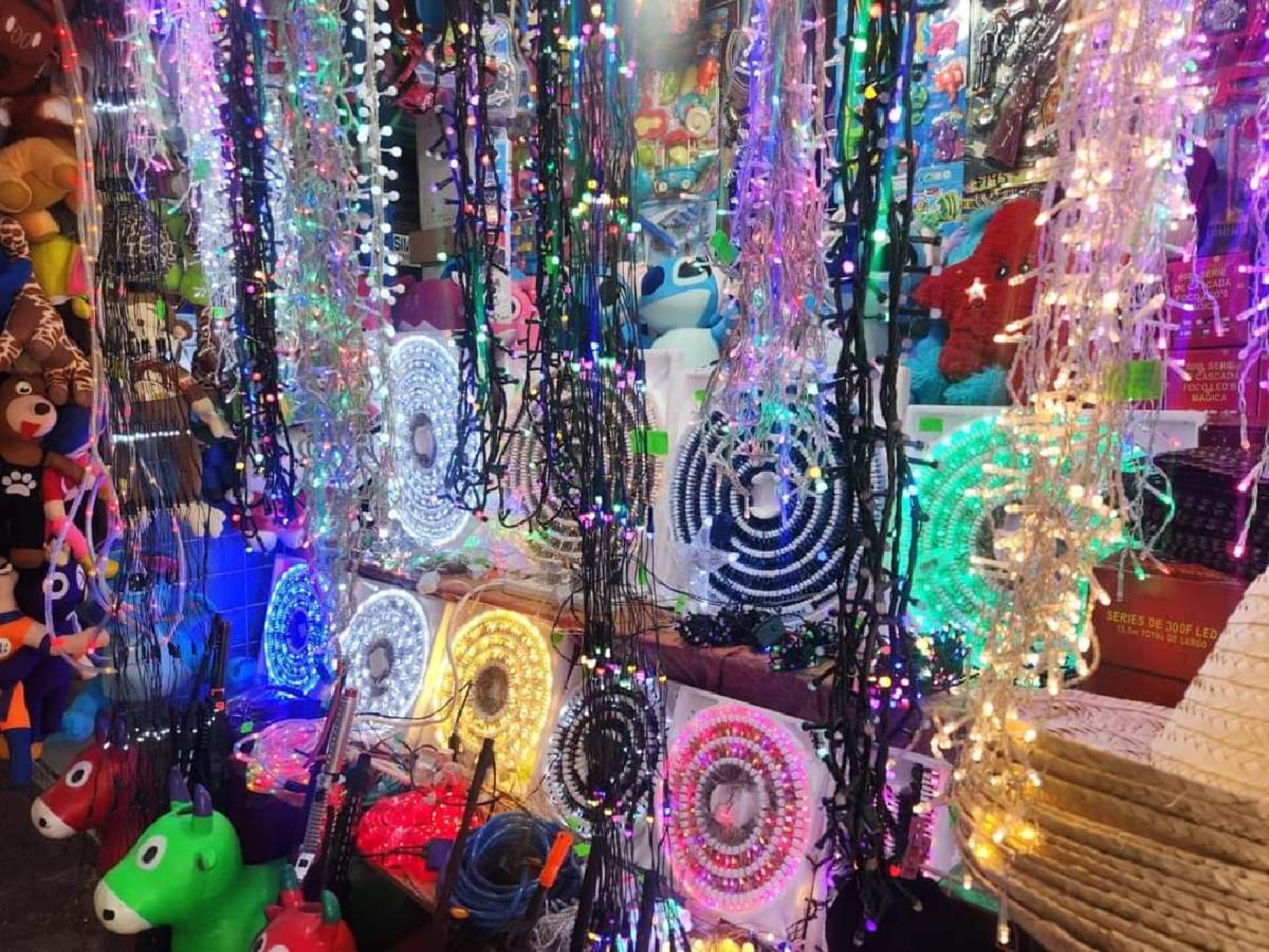 Esperan repunte de hasta 80% en venta de productos navideños en Jojutla
