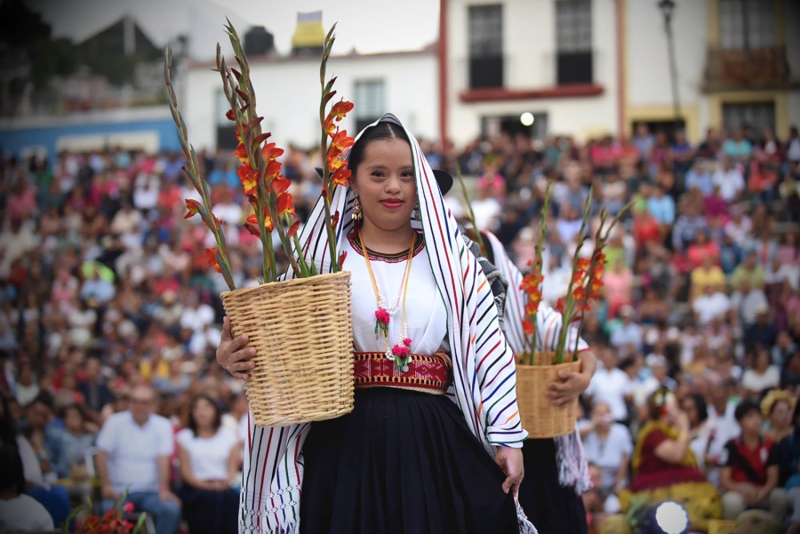 Presentan “Una Guelaguetza muy especial”, en la Plaza de la Danza