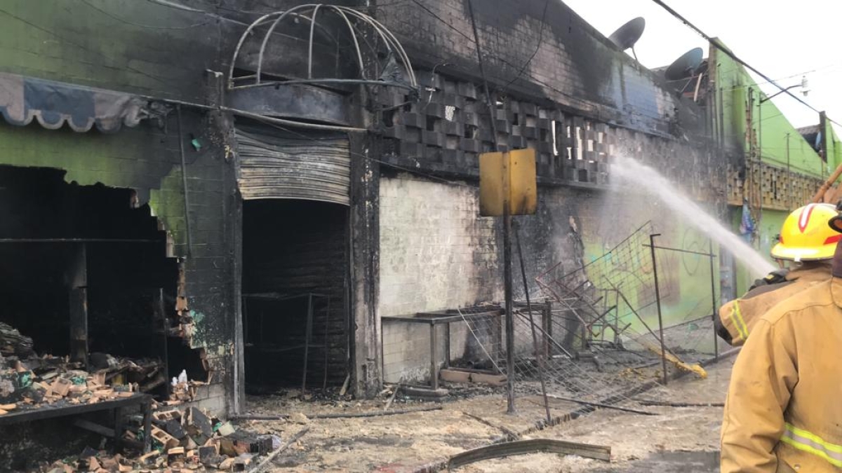 100 por ciento de control del incendio en mercado 'Hermenegildo Galeana' de Cuautla