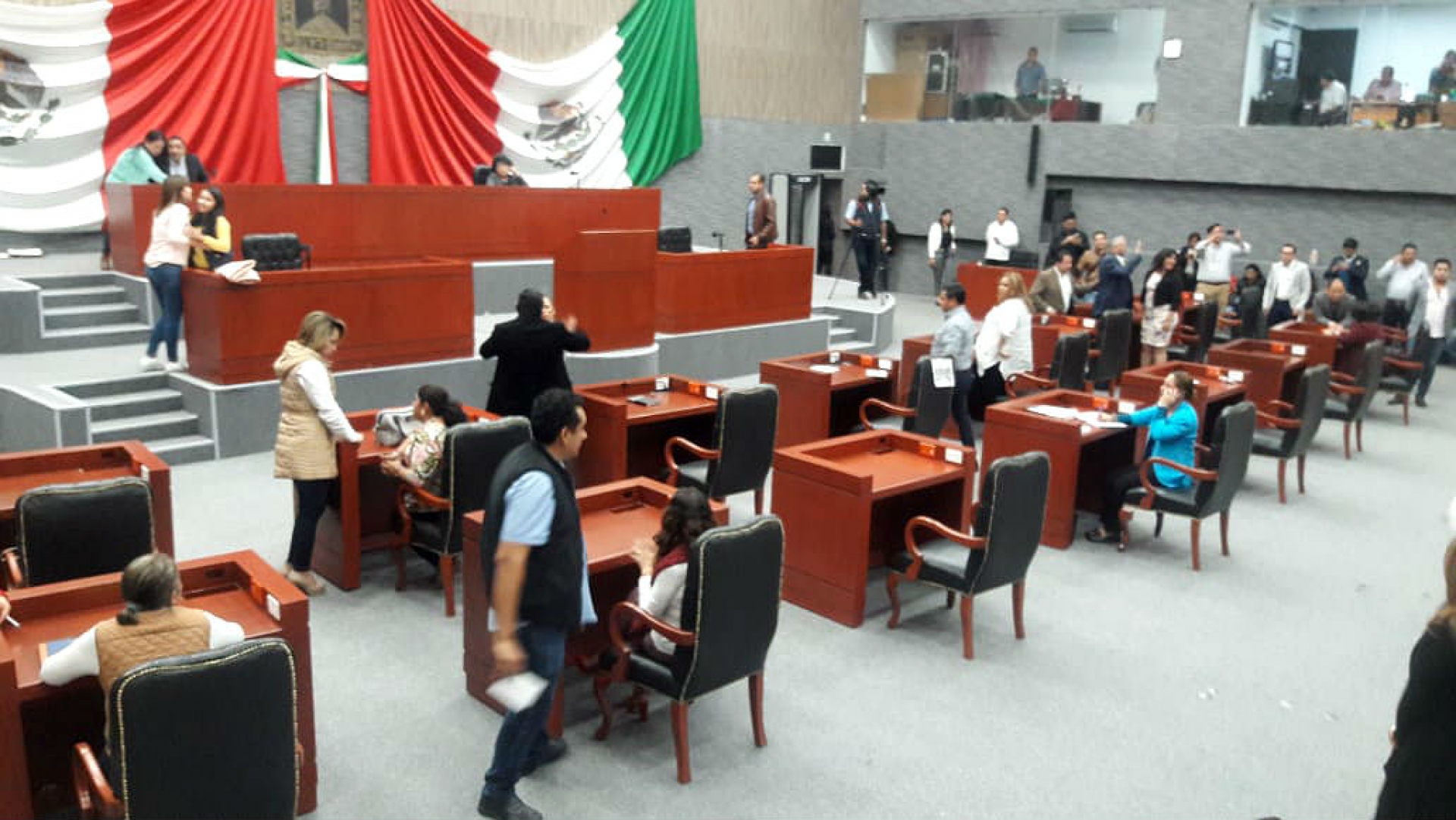 Reinicia sesión extraordinaria en el Congreso local