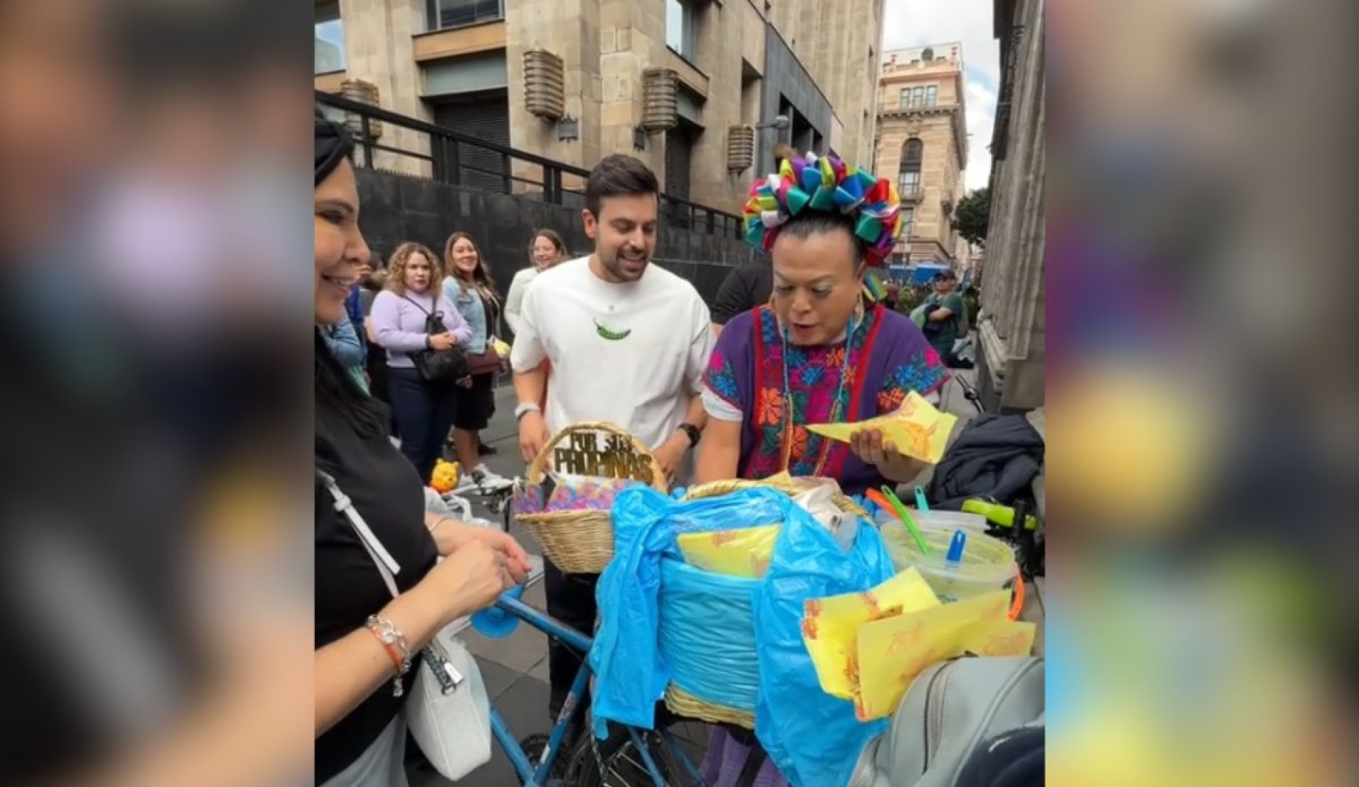 Lady Tacos de Canasta genera polémica por vender orden a 70 pesos