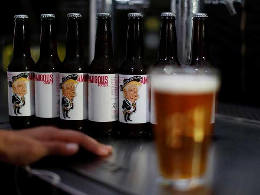 ‘Visten’ a Trump con traje de mariachi para vender cerveza mexicana