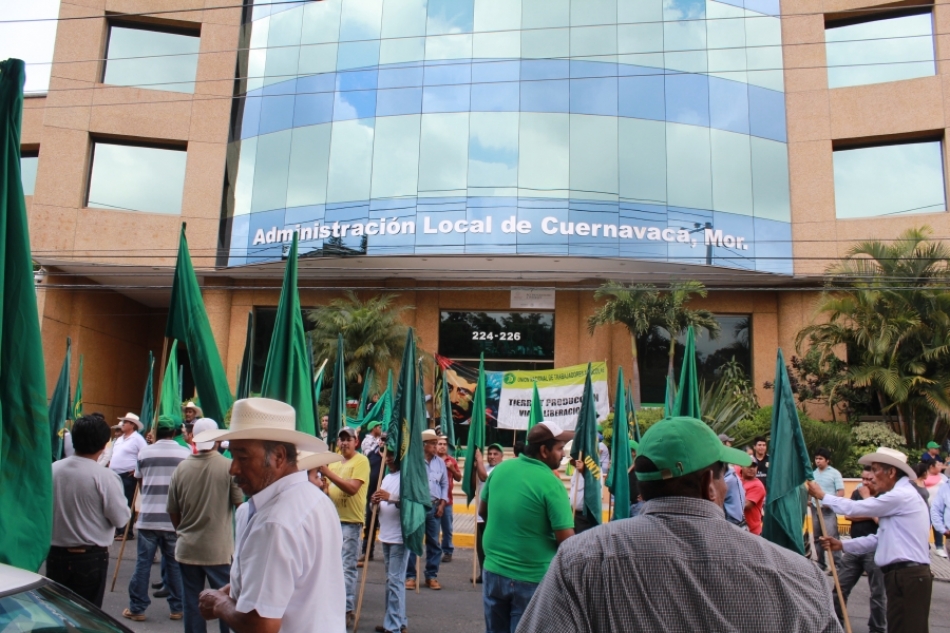 Protestan productores por recortes presupuestales en programas sociales