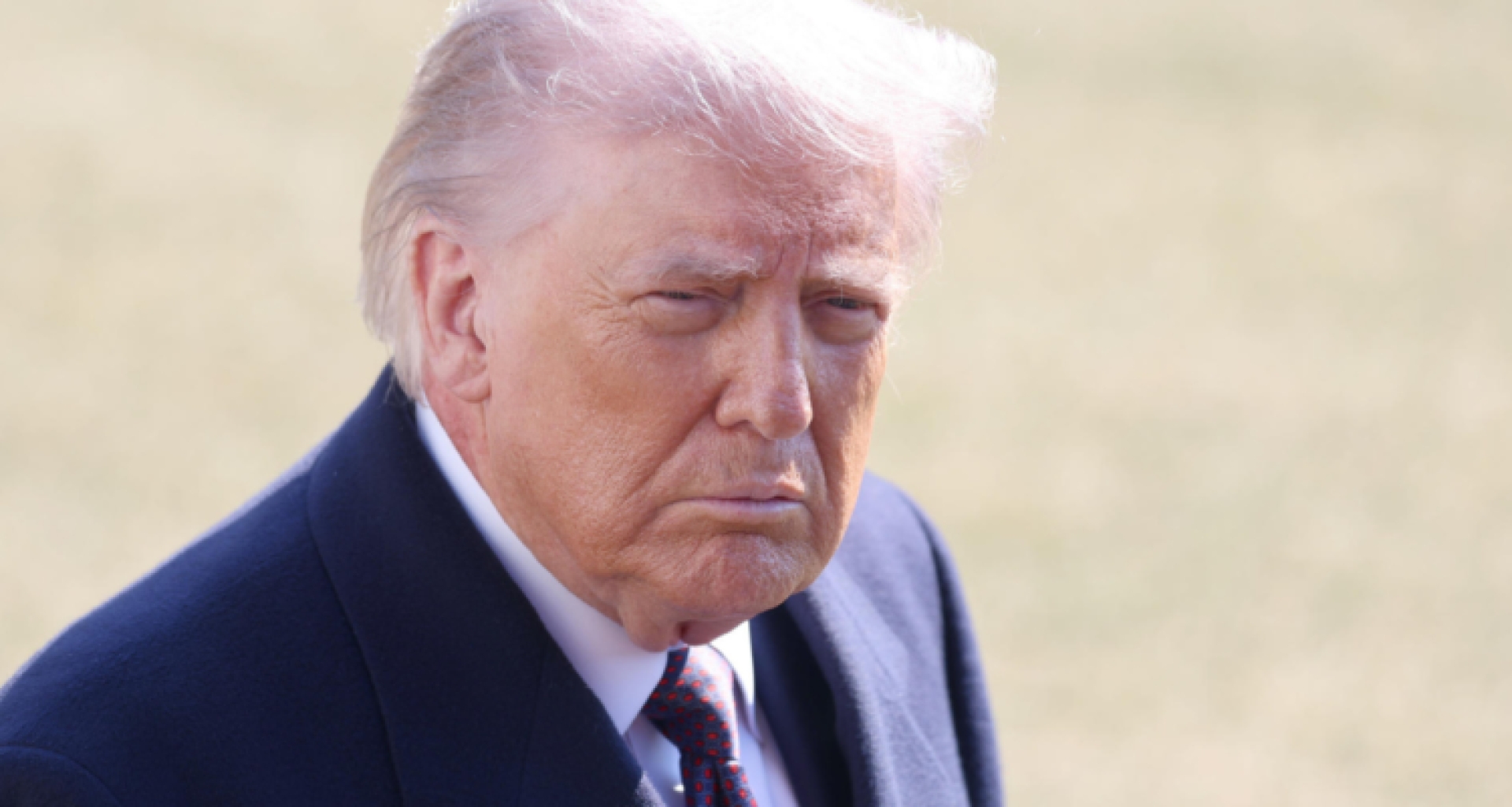 Trump amenaza a Irán si responde por muerte de Jameneí