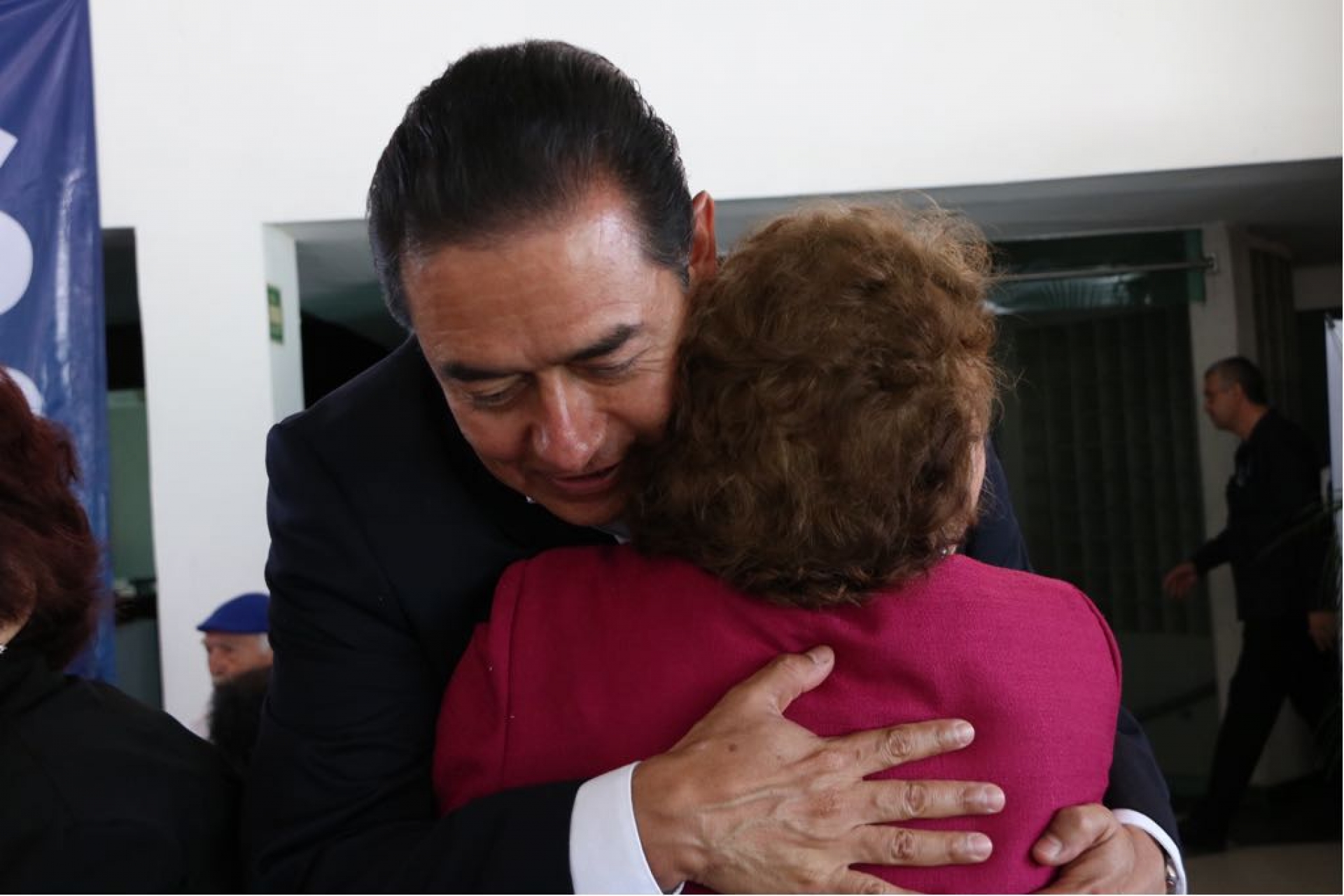 Se reúne Víctor Caballero con maestros jubilados