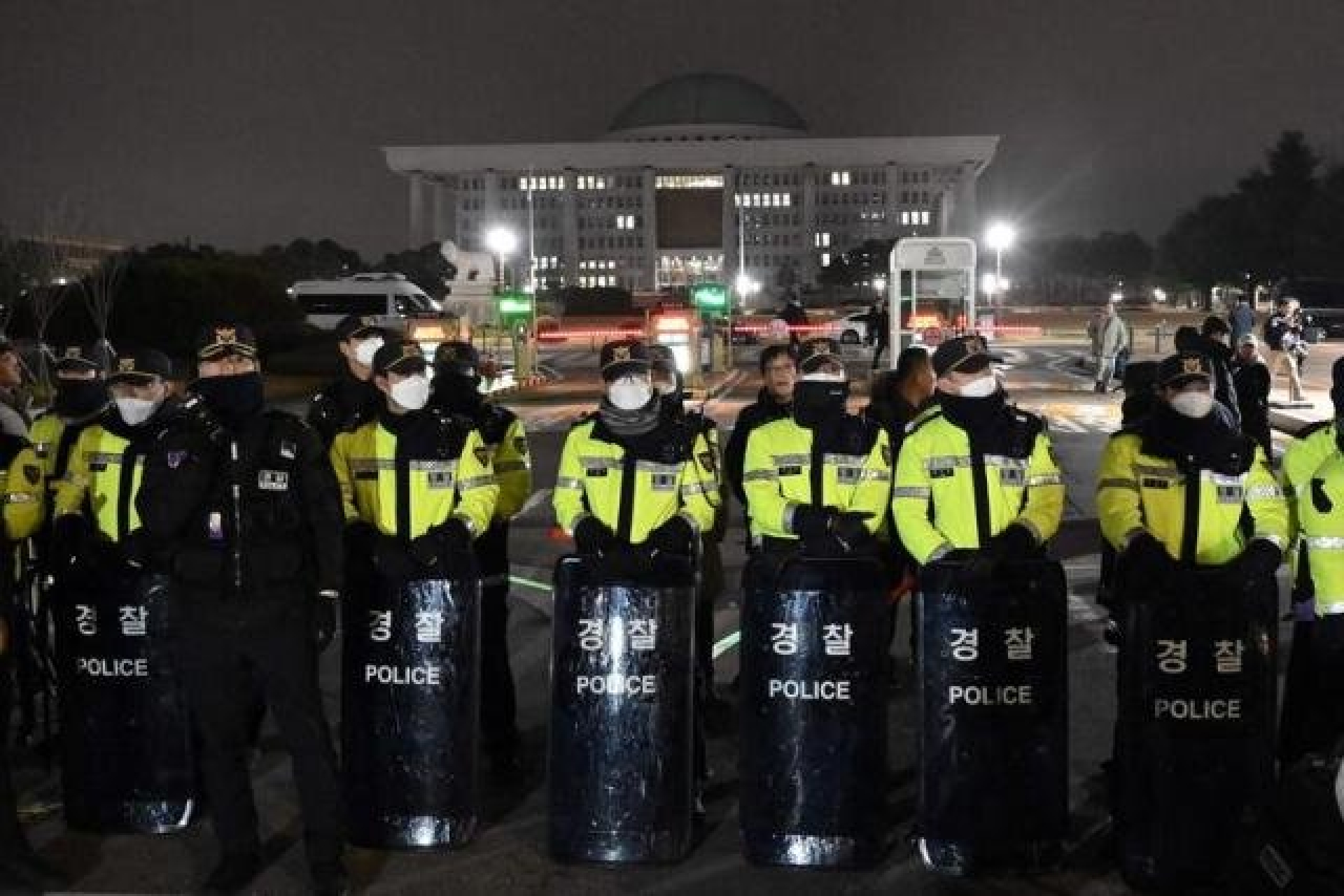 Corea del Sur levanta ley marcial tras presión del Parlamento y protestas
