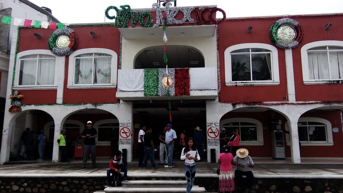 Trabajadores de Xoxocotla tomaron las instalaciones del Ayuntamiento de Puente de Ixtla