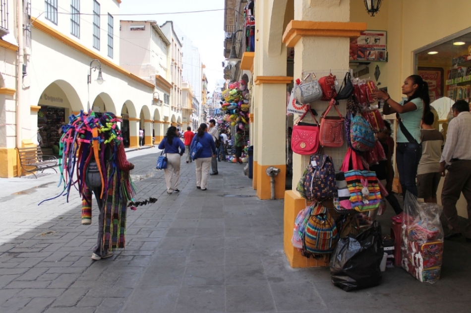 Antes de reinaugurar la calle Guerrero reubIcarán a ambulantes