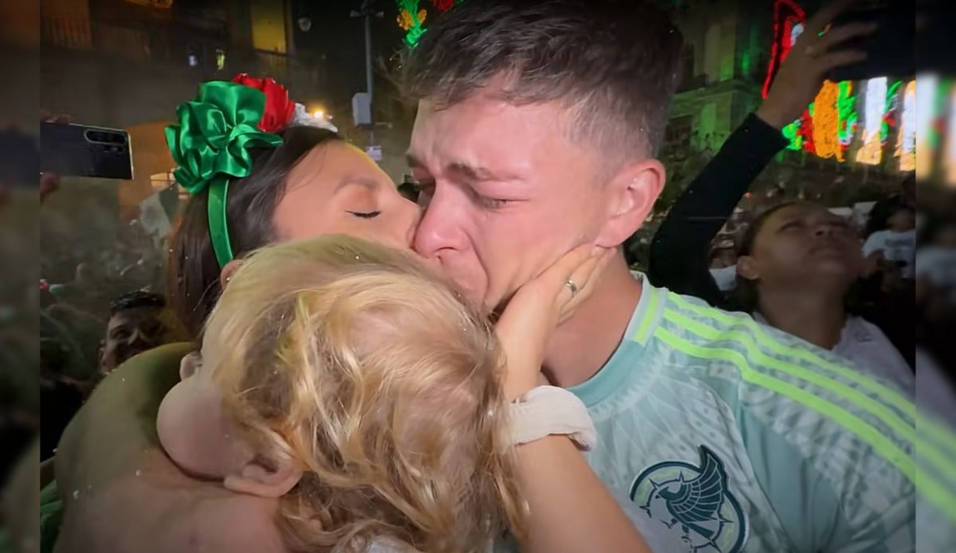Youtubers españoles lloran durante Grito de Independencia de Sheinbaum: 'Te amo México, gracias por todo'