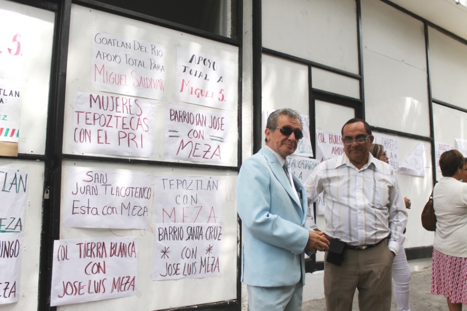 Se manifiestan por segundo día consecutivo en el PRI por cambio de candidatos