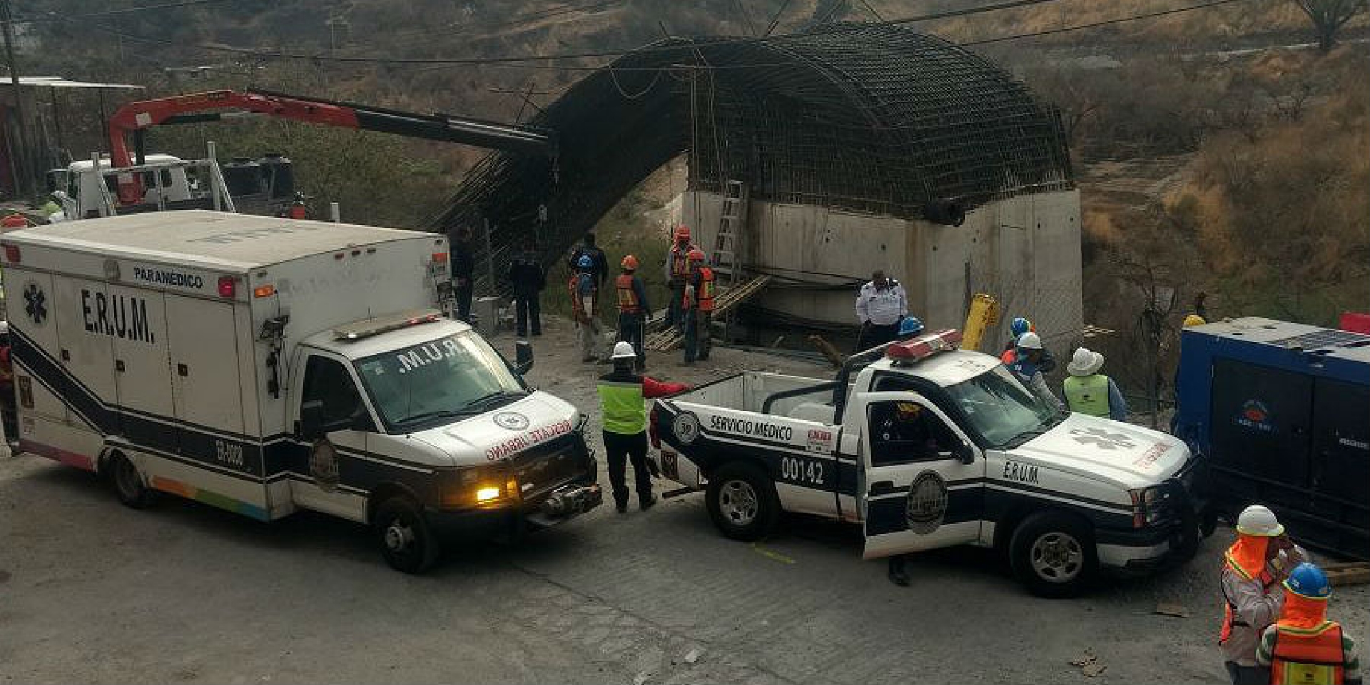 Colapsa estructura de varillas en puente vial en construcción, al sur de Cuernavaca