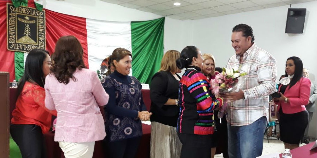 En sesión solemne, entregan Presea Xochiquetzalli 2017