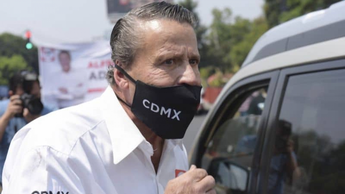 Alfredo Adame inicia campaña "mentando madres"
