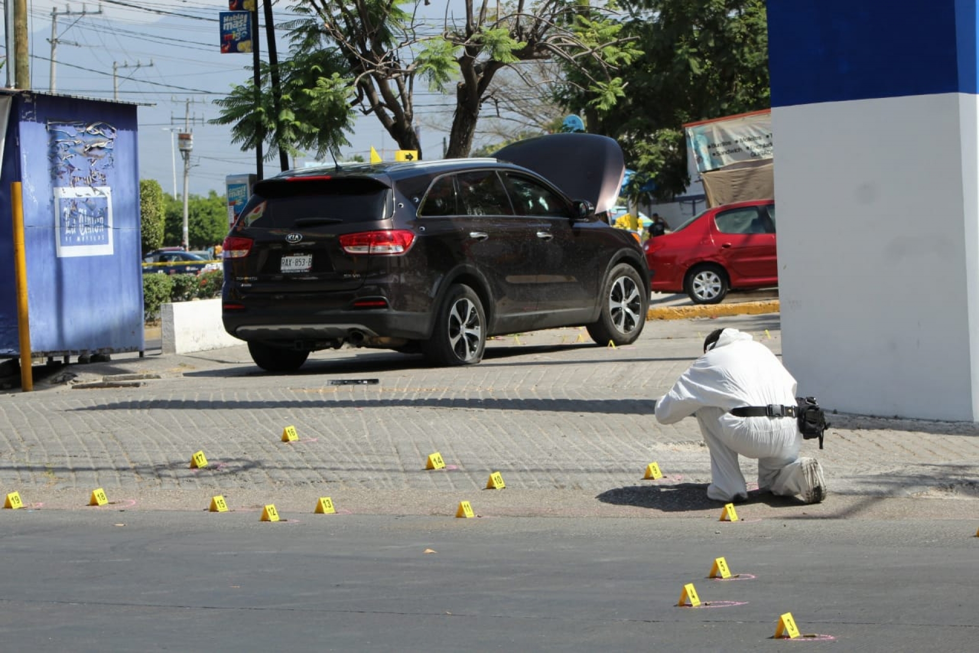Un hombre fue asesinado a tiros en una camioneta, en Tejalpa