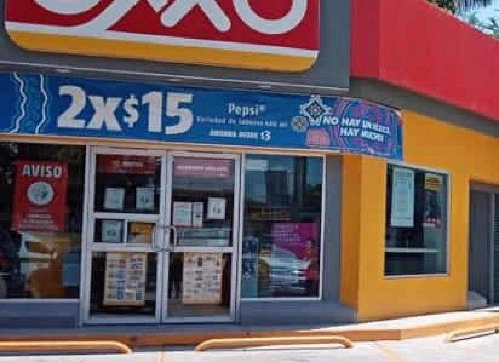 Dos asaltos en tiendas 'Oxxo' en Zacatepec