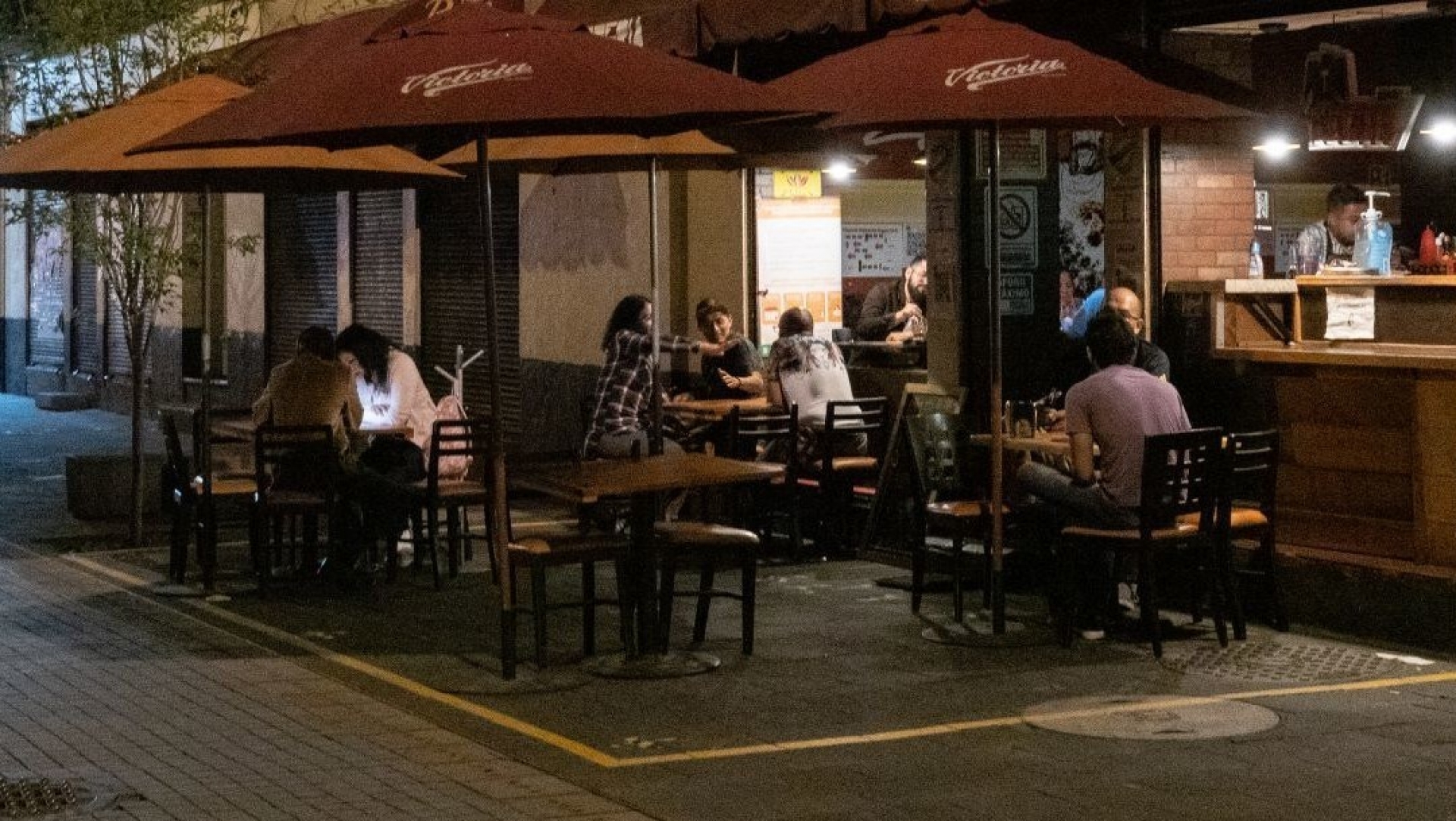 Cines y museos reabrirán en CDMX; bares operarán como restaurantes