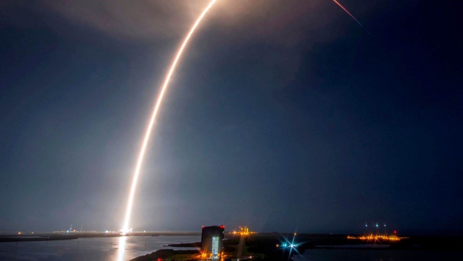 SpaceX pone en el espacio otros 58 satélites para su red de Internet