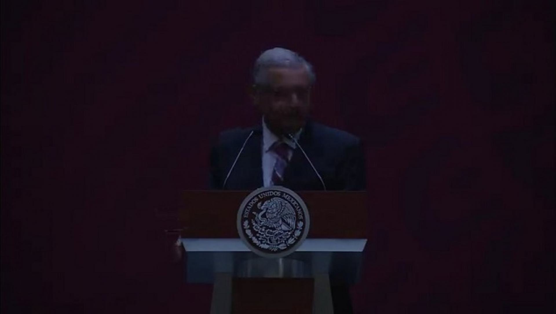 VIDEO: Se registra ‘apagón’ durante la conferencia matutina de AMLO