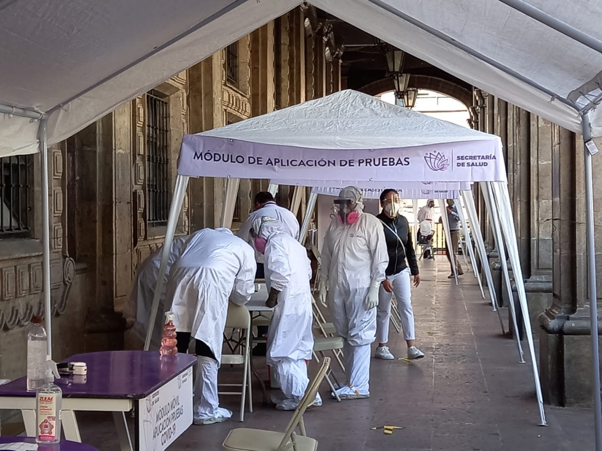 Instalan módulos de pruebas covid-19, en el zócalo de Cuernavaca