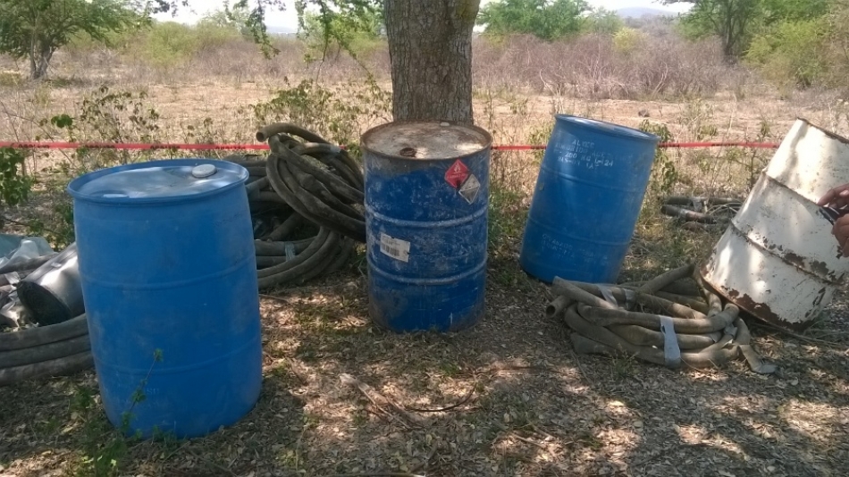 Encuentran tambos con sustancias para elaborar droga