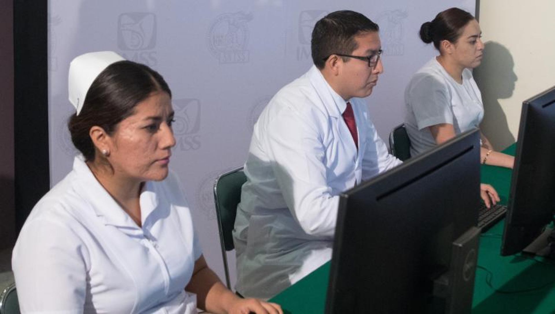 Lanza IMSS convocatoria para 8 mil 704 plazas de médicos y enfermeras