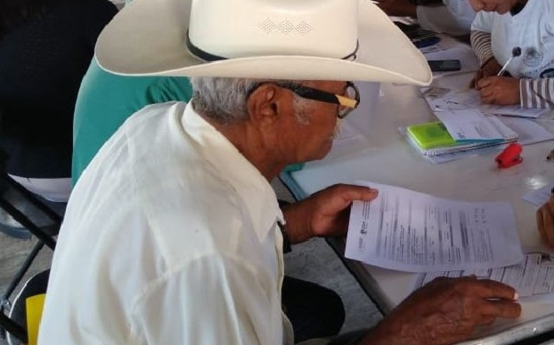 Denuncian beneficiarios de pensión para adultos mayores que no han podido realizar cobros