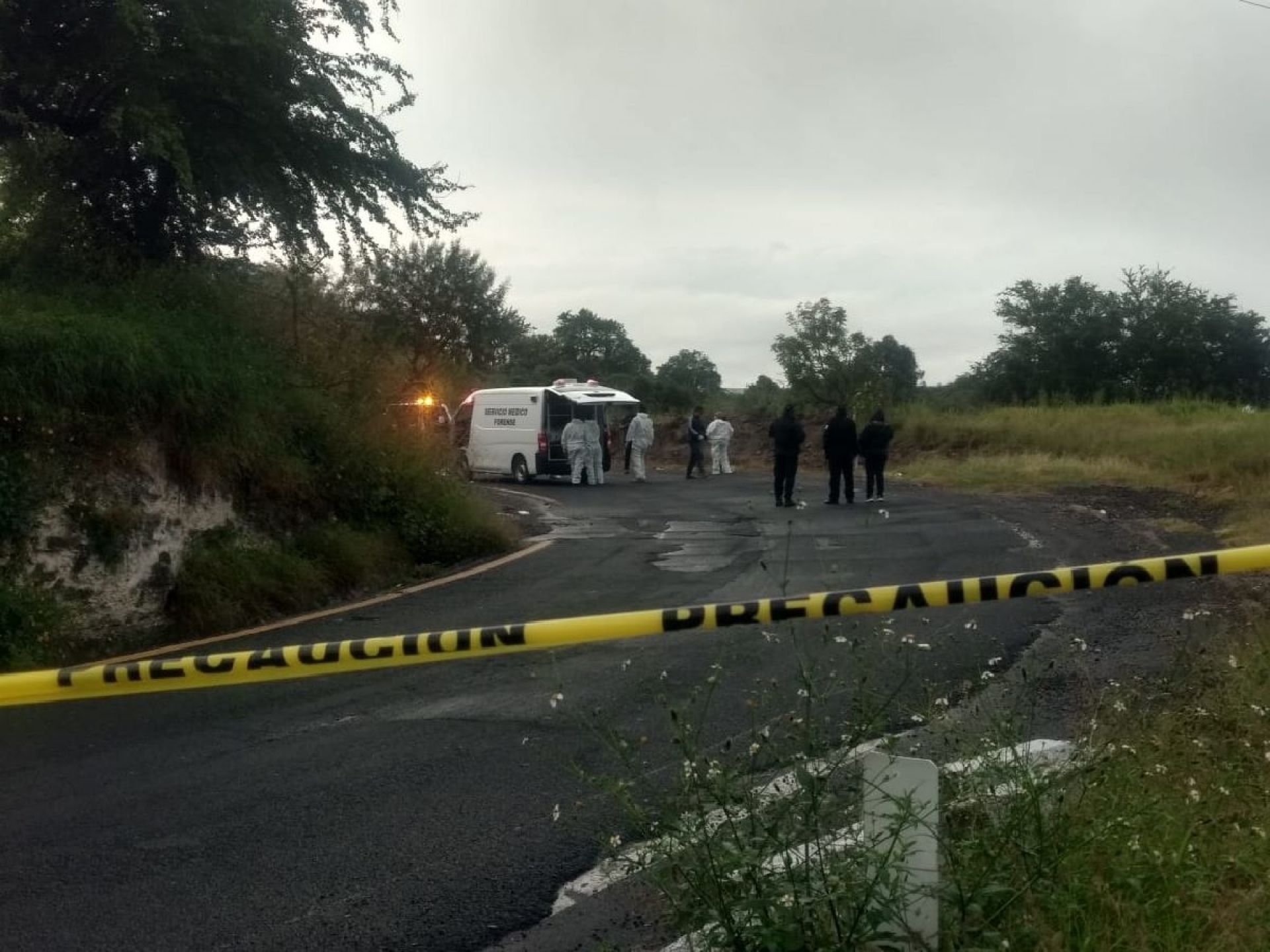 Dejan dos cadáveres decapitados en la México-Acapulco