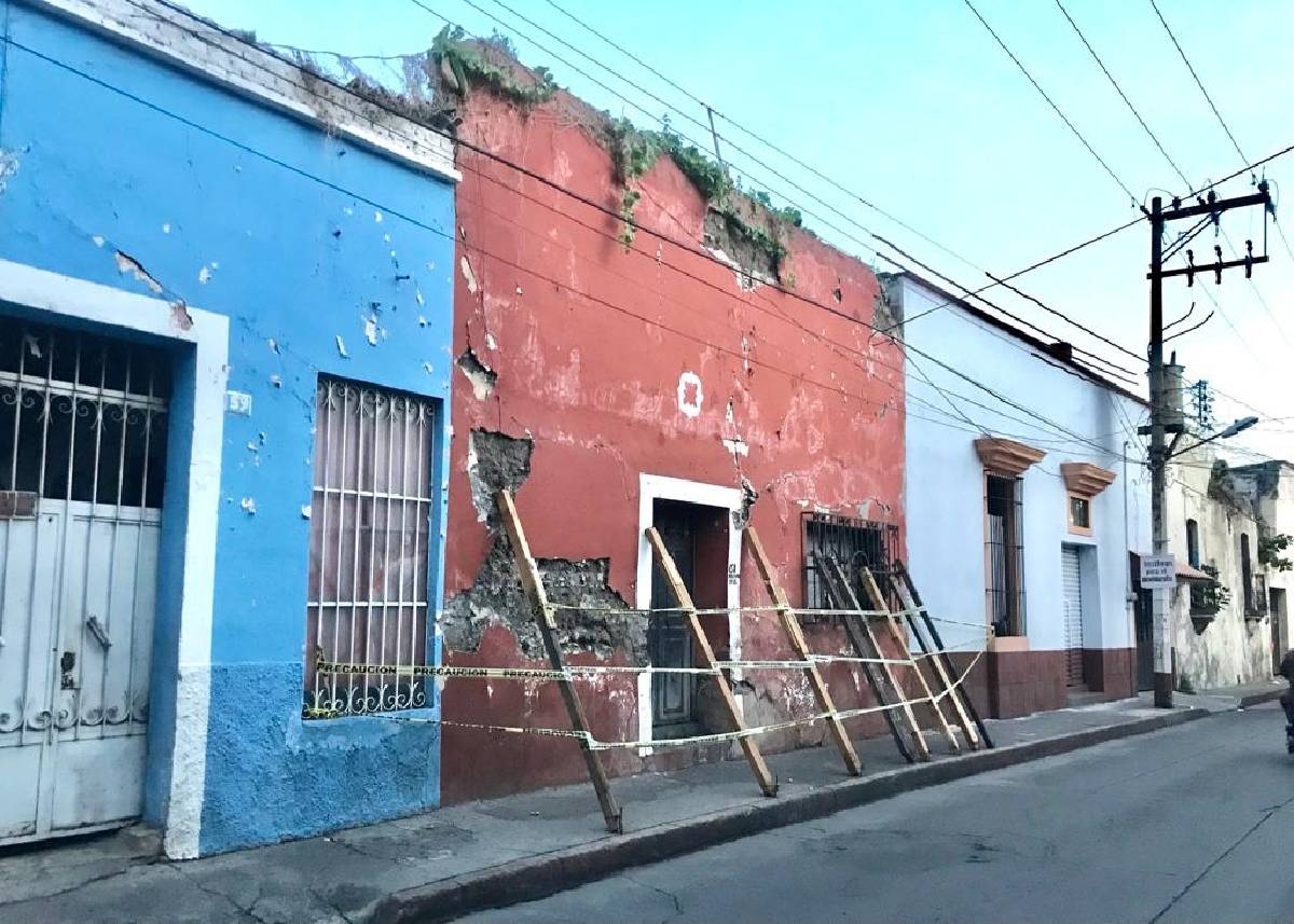 En riesgo de colapso edificios antiguos en el centro de Cuautla