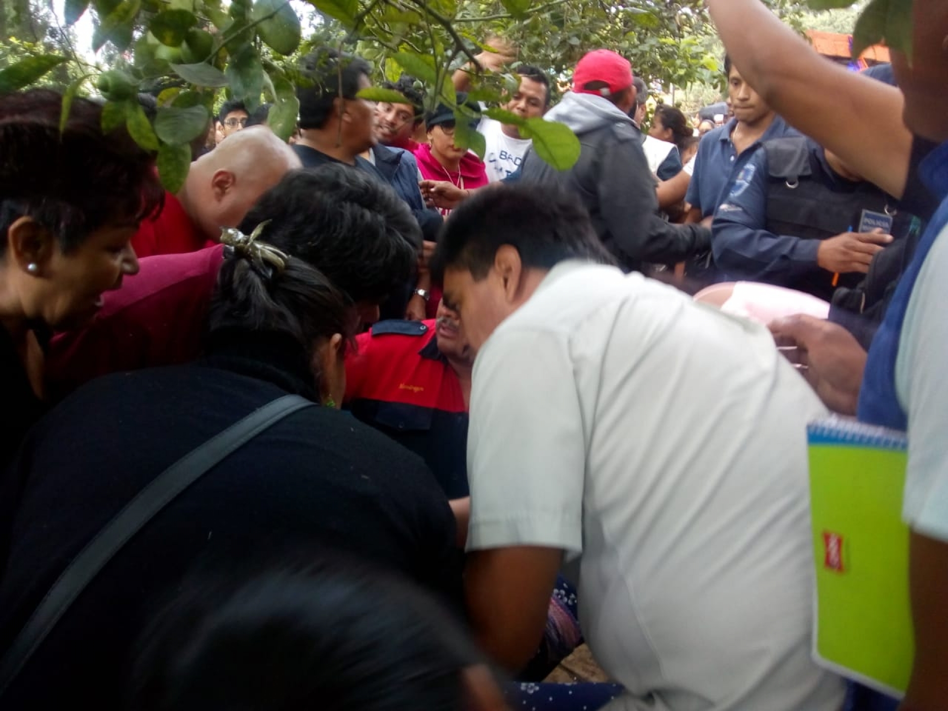 Tres personas resultan heridas tras explosión de cohetón, en Ocotepec