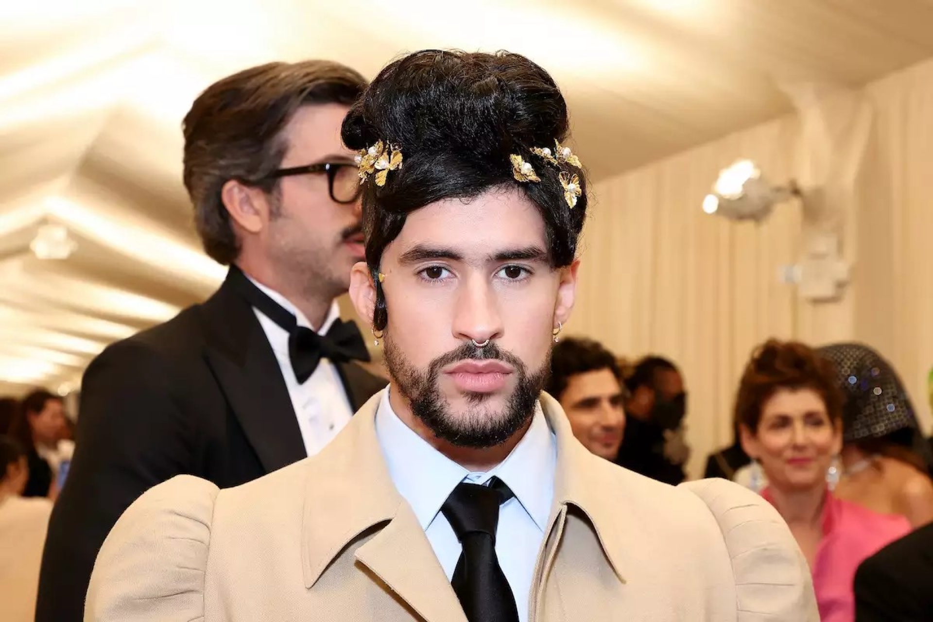 Bad Bunny regresa al cine en "Caught Stealing" de Darren Aronofsky