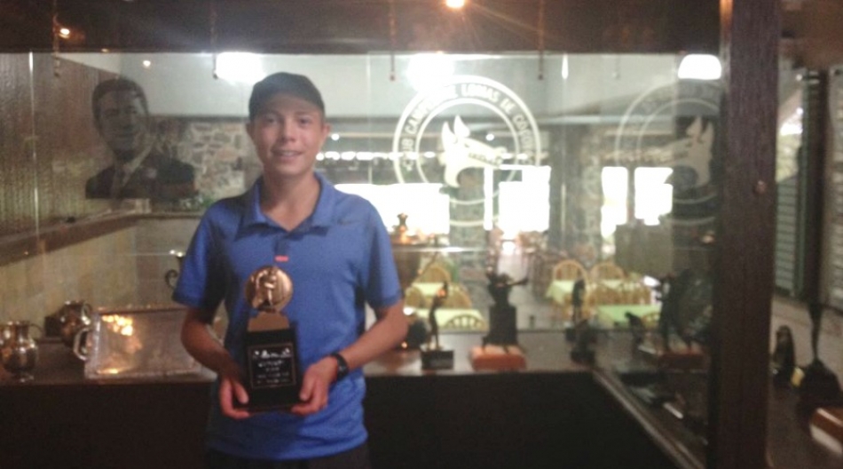 Celebran selectivo de tenis